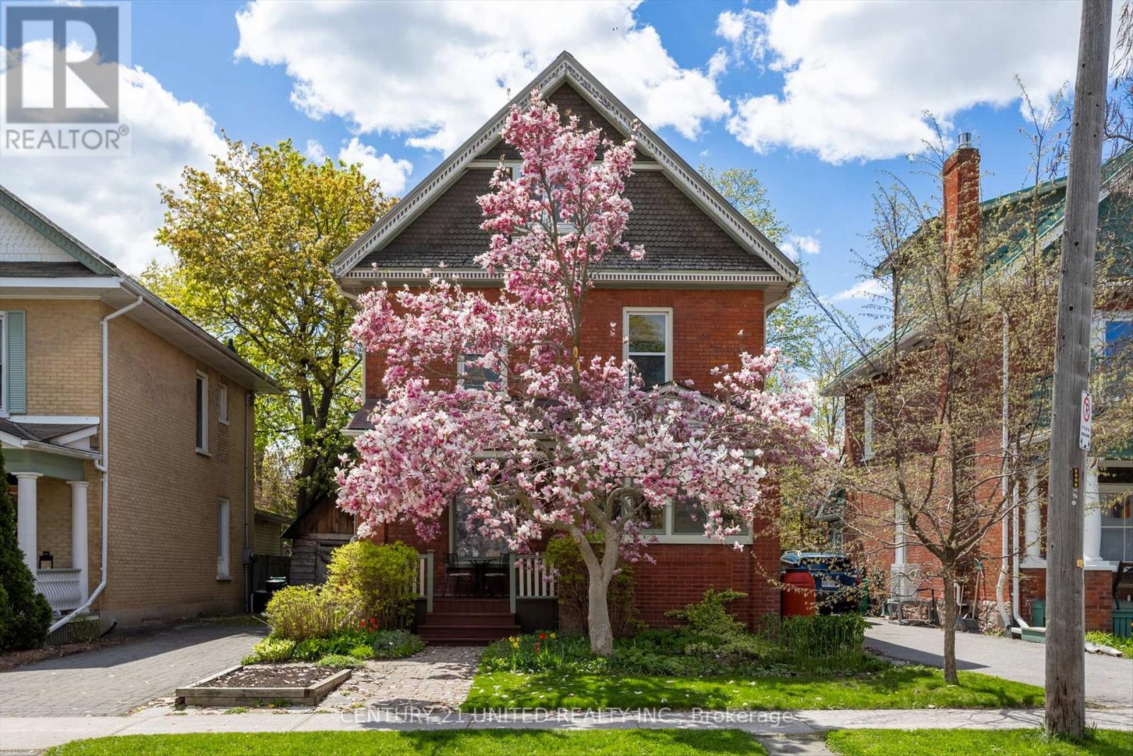 311 Pearl Avenue, Peterborough Central (Old West End), Ontario  K9J 5G4 - Photo 2 - X12139632