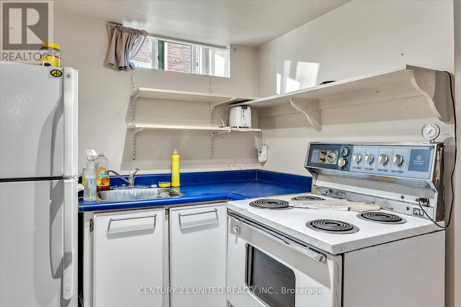 311 Pearl Avenue, Peterborough Central (Old West End), Ontario  K9J 5G4 - Photo 33 - X12139632