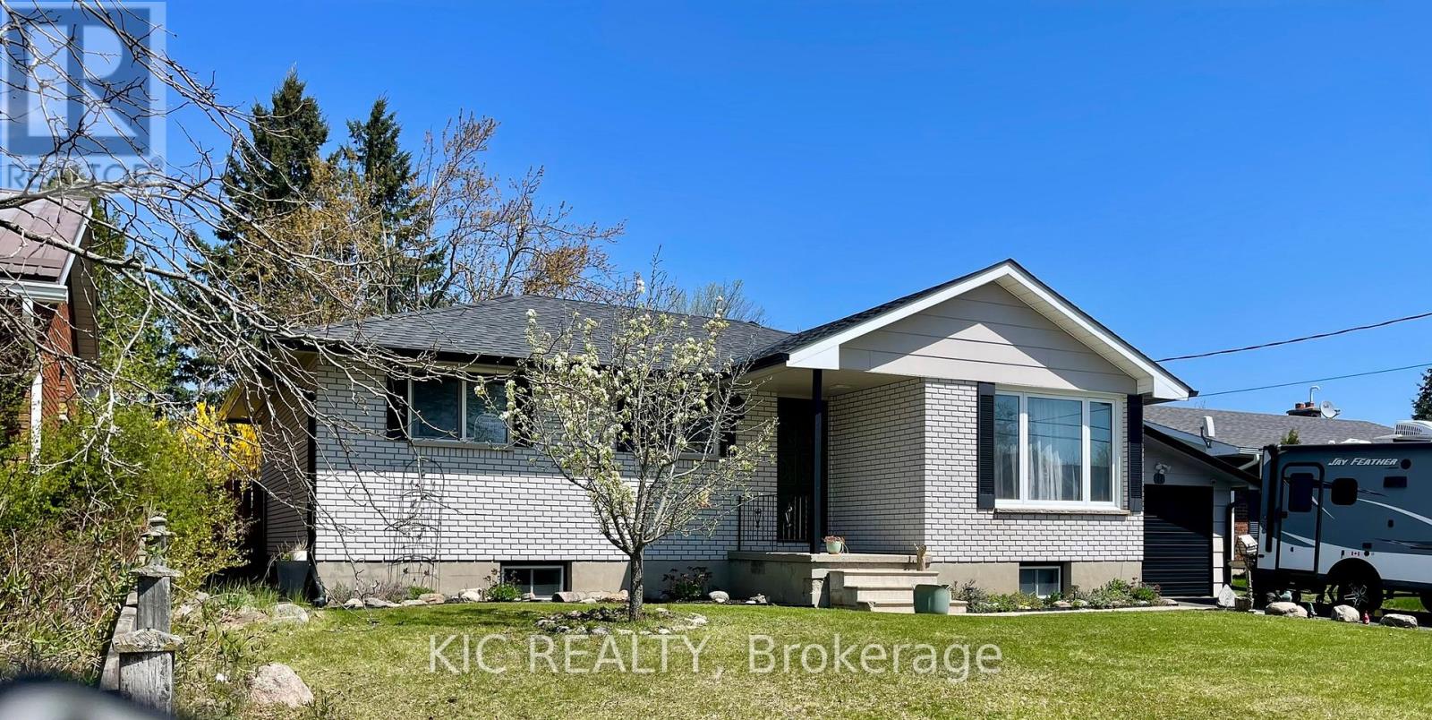 11 Mclean Avenue, Havelock-Belmont-Methuen (Havelock), Ontario  K0L 1Z0 - Photo 2 - X12140140