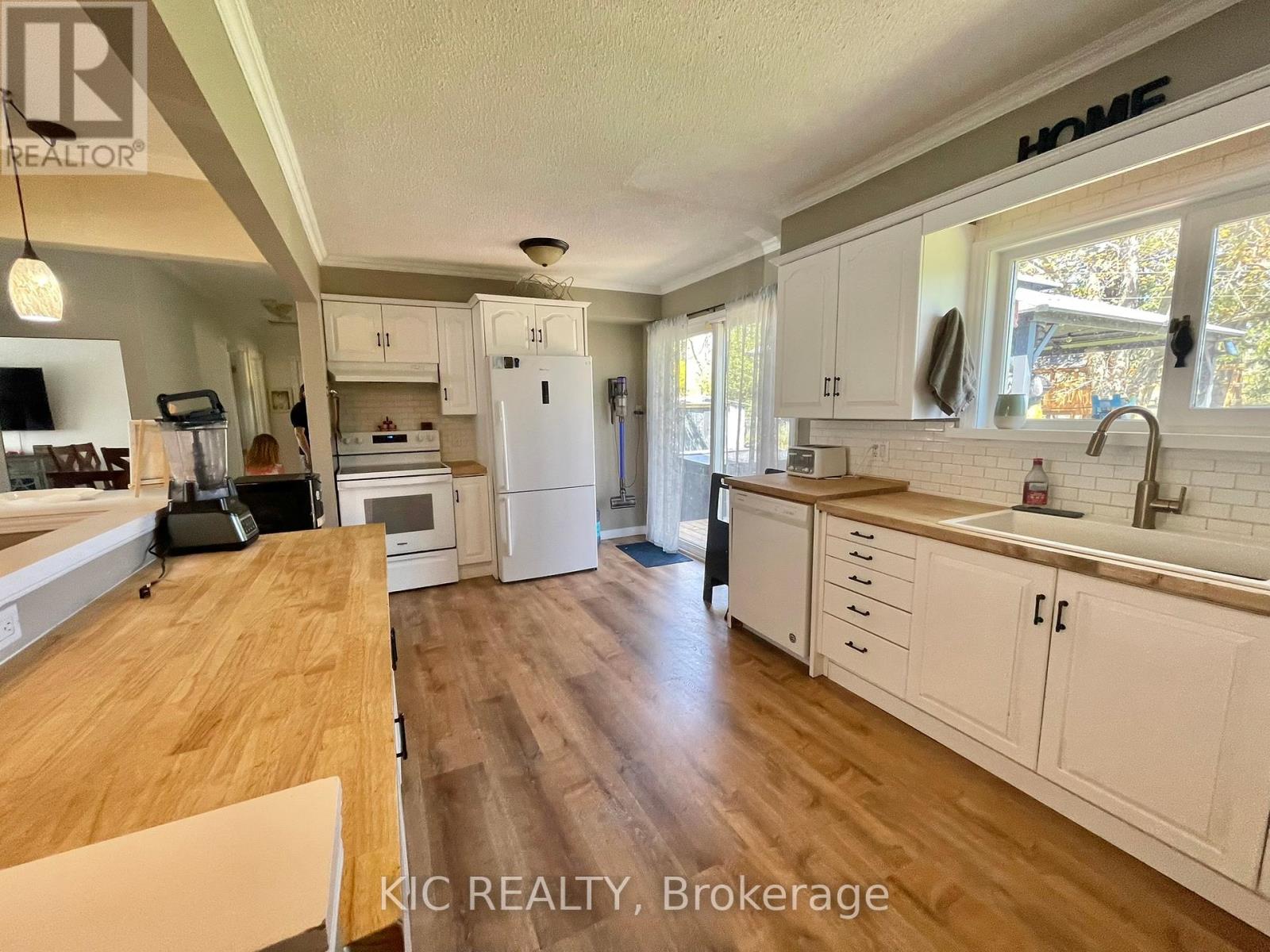 11 Mclean Avenue, Havelock-Belmont-Methuen (Havelock), Ontario  K0L 1Z0 - Photo 8 - X12140140