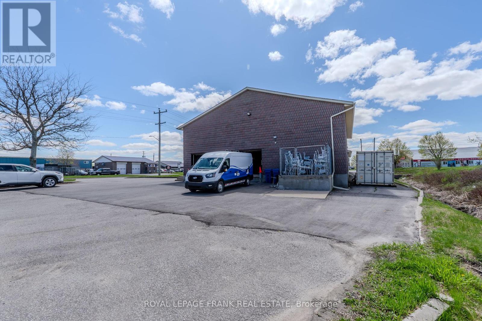 90 Mclaughlin Road, Kawartha Lakes (Lindsay), Ontario  K9V 6B5 - Photo 10 - X12140610
