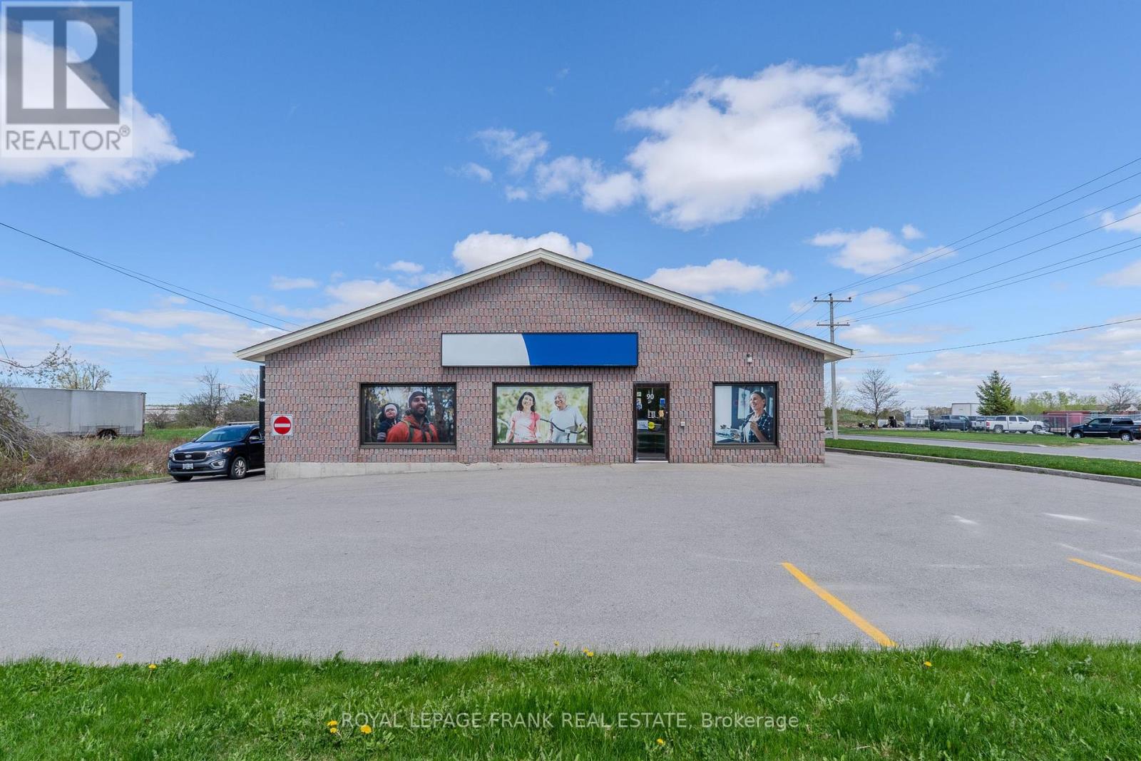 90 Mclaughlin Road, Kawartha Lakes (Lindsay), Ontario  K9V 6B5 - Photo 2 - X12140610