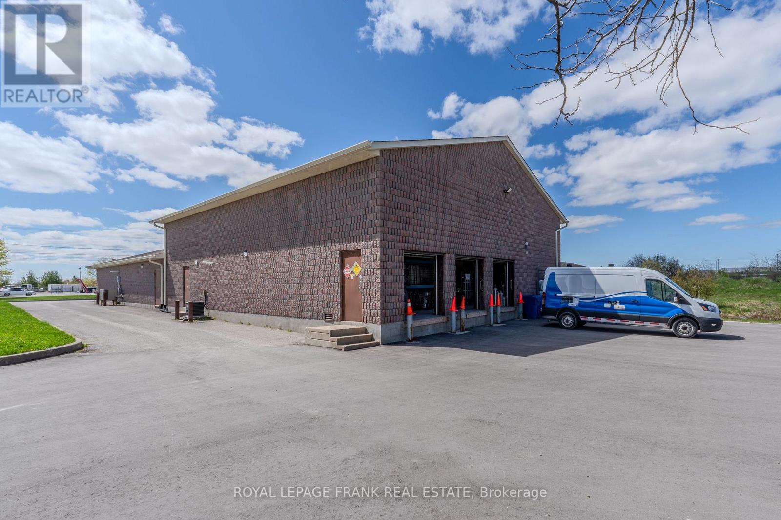 90 Mclaughlin Road, Kawartha Lakes (Lindsay), Ontario  K9V 6B5 - Photo 3 - X12140610