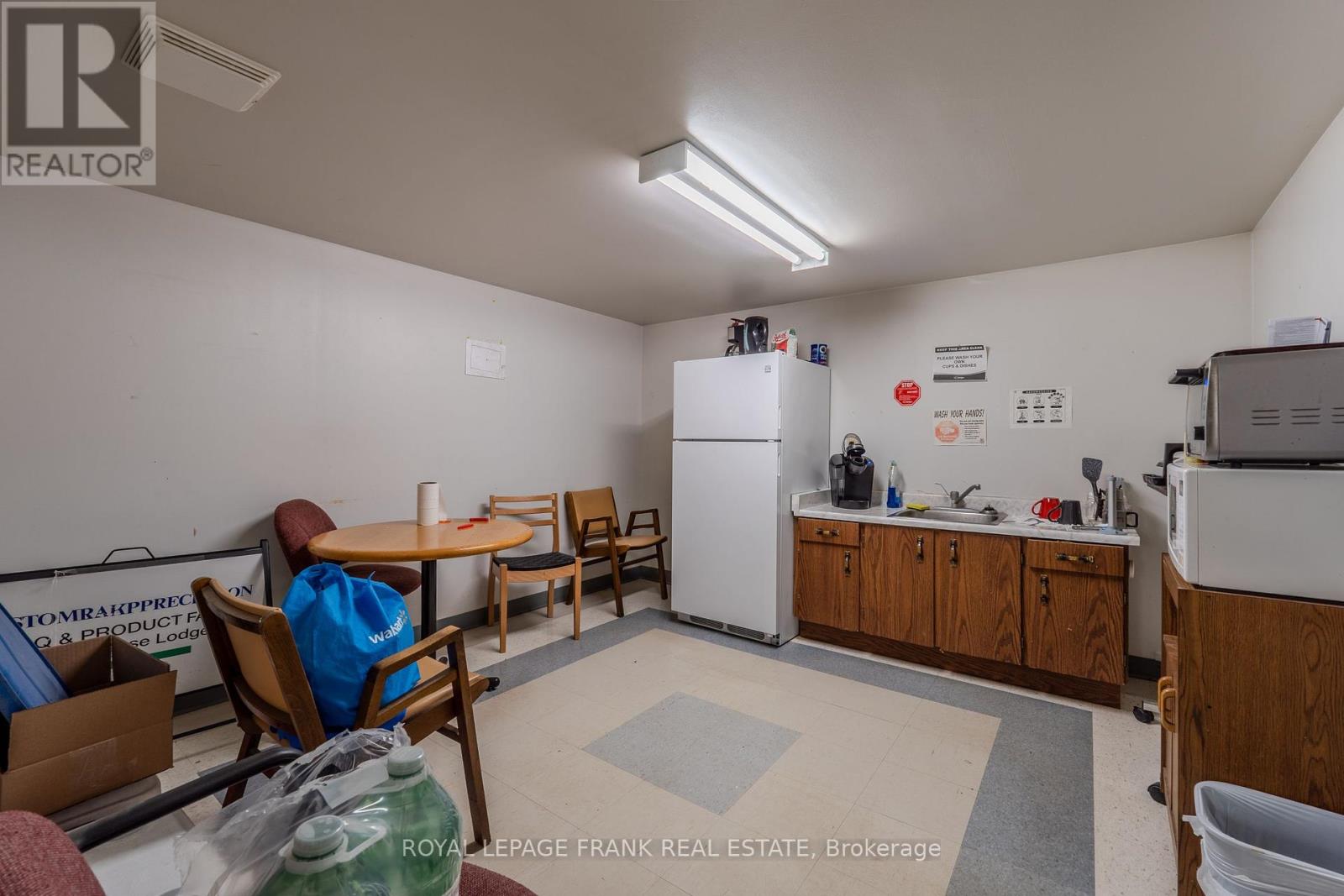 90 Mclaughlin Road, Kawartha Lakes (Lindsay), Ontario  K9V 6B5 - Photo 35 - X12140610