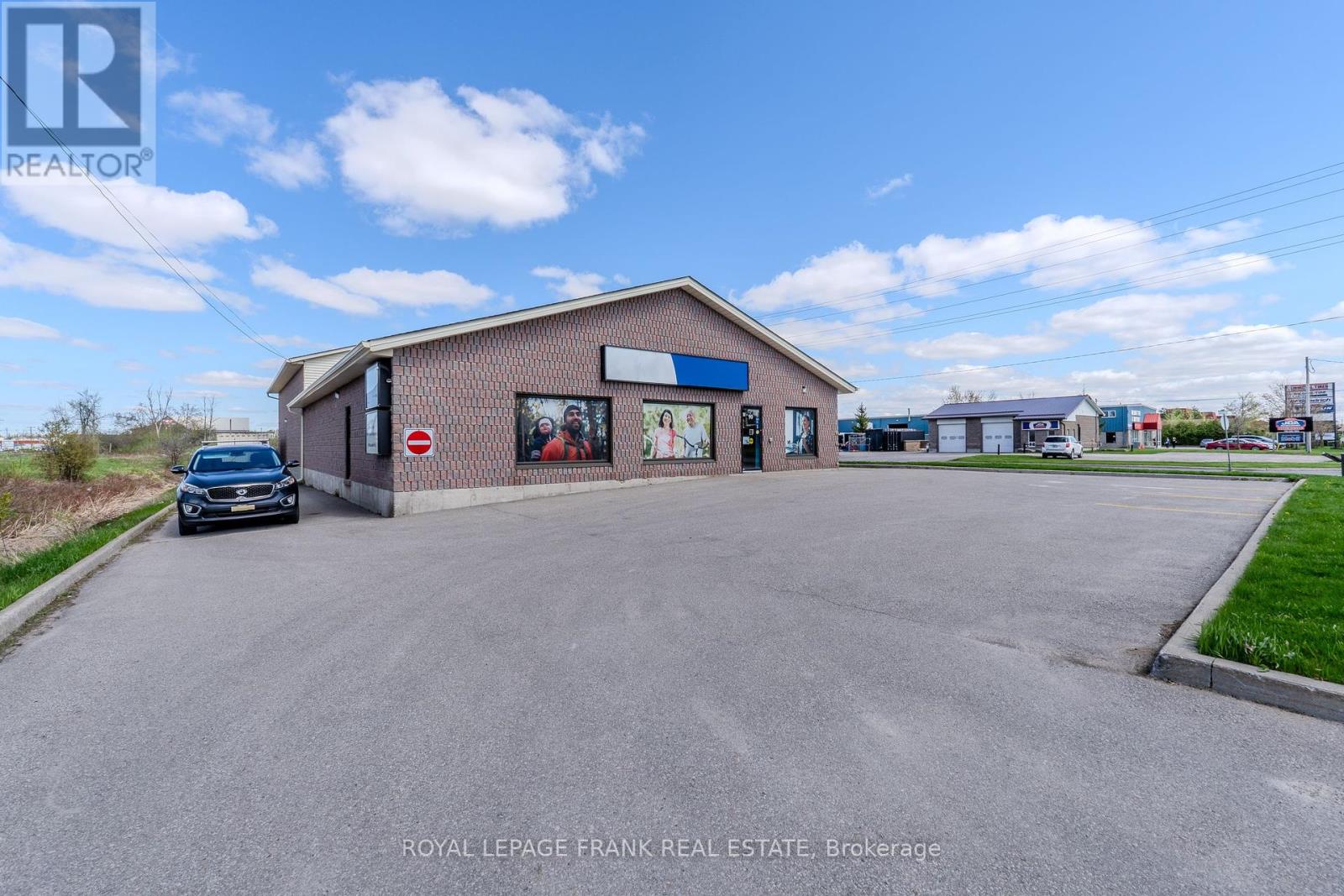 90 Mclaughlin Road, Kawartha Lakes (Lindsay), Ontario  K9V 6B5 - Photo 6 - X12140610