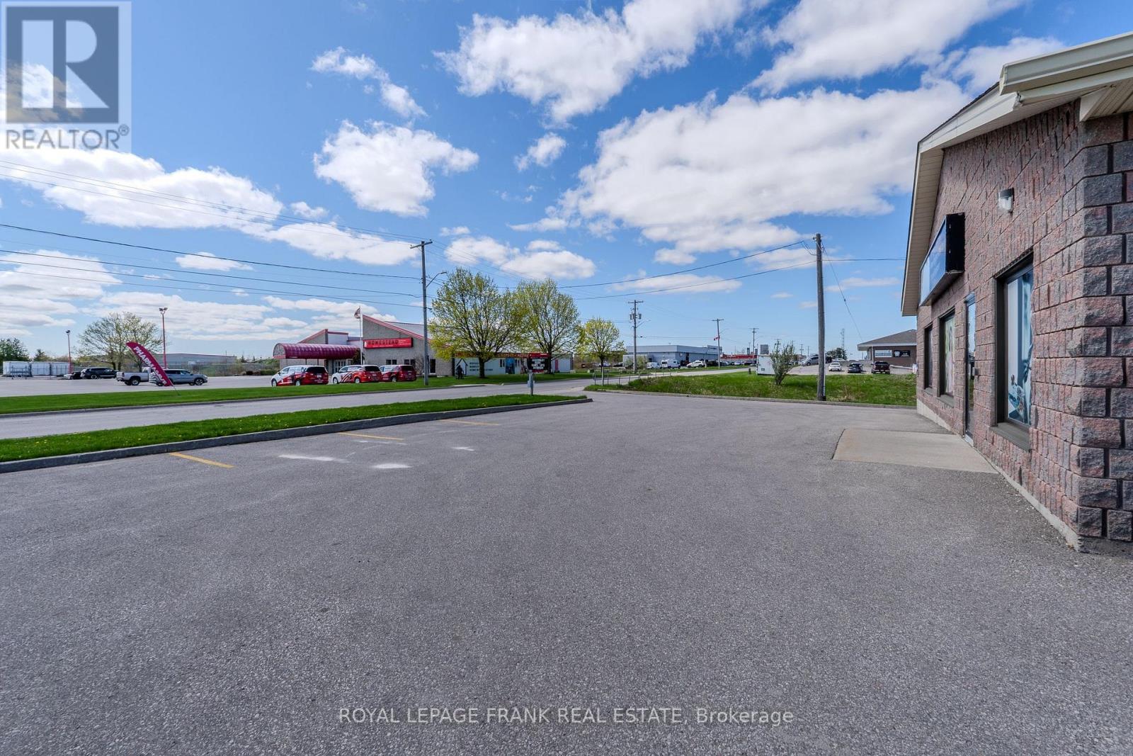 90 Mclaughlin Road, Kawartha Lakes (Lindsay), Ontario  K9V 6B5 - Photo 7 - X12140610