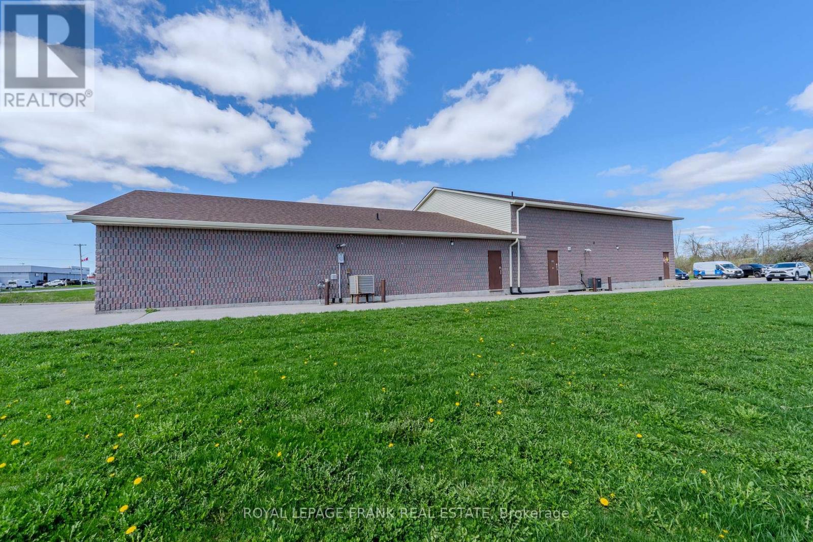 90 Mclaughlin Road, Kawartha Lakes (Lindsay), Ontario  K9V 6B5 - Photo 8 - X12140610
