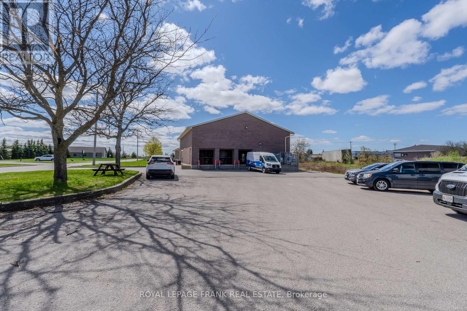 90 Mclaughlin Road, Kawartha Lakes (Lindsay), Ontario  K9V 6B5 - Photo 9 - X12140610