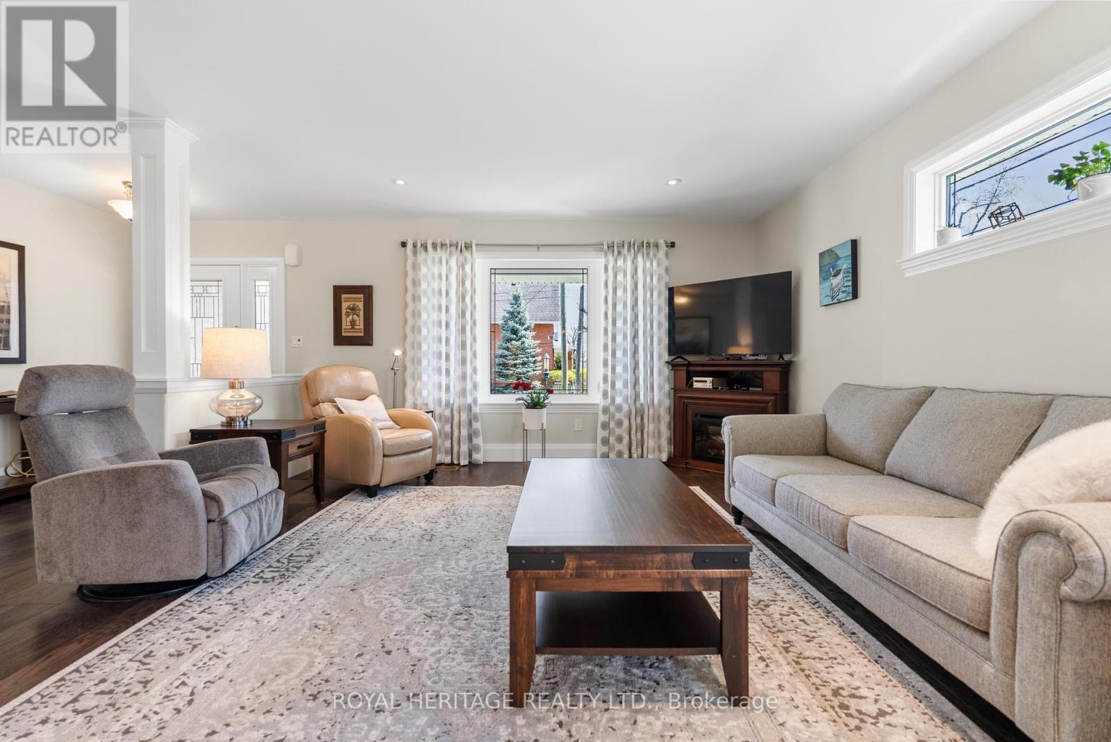 16 Regent Street, Kawartha Lakes (Lindsay), Ontario  K9V 3T7 - Photo 2 - X12140639