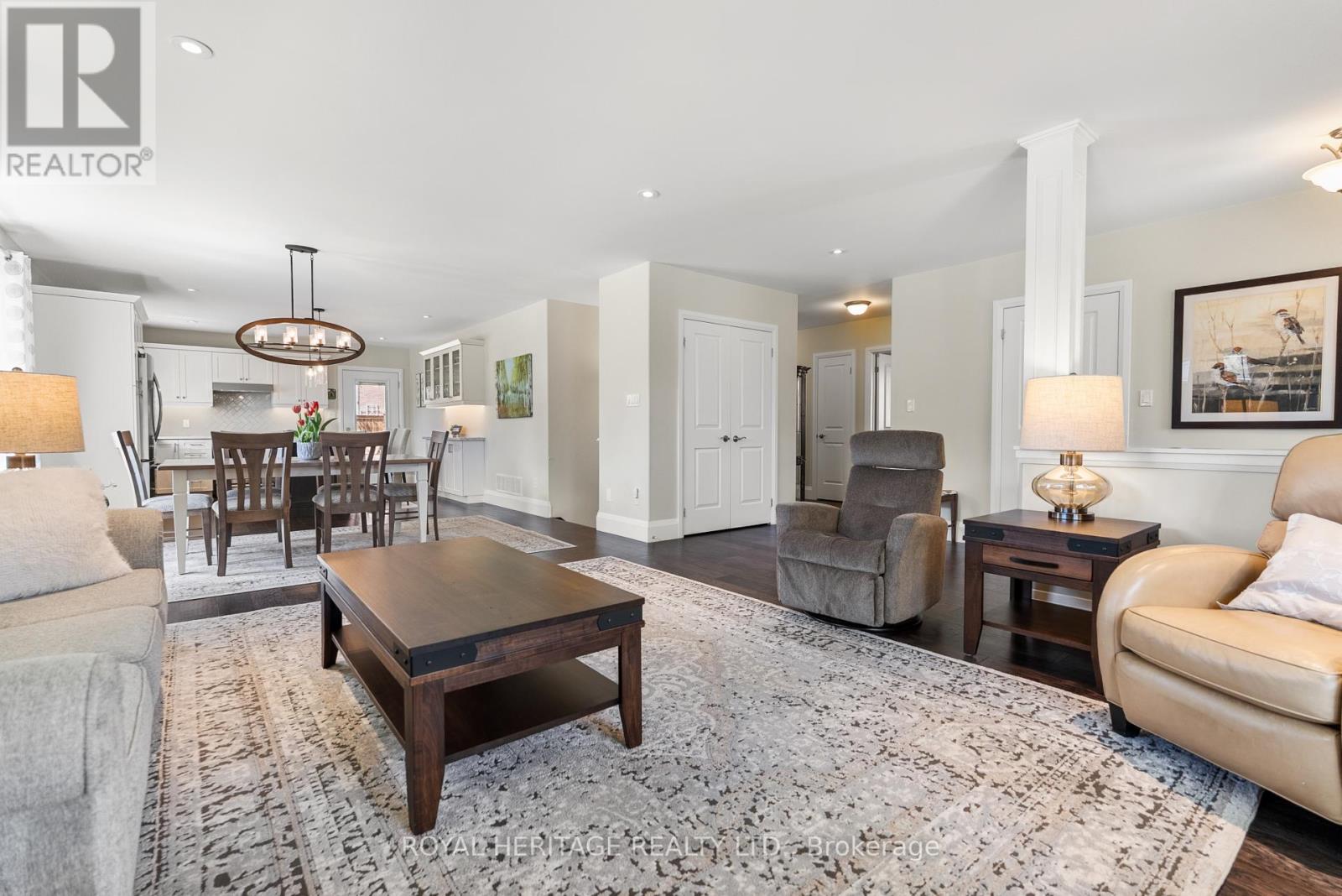 16 Regent Street, Kawartha Lakes (Lindsay), Ontario  K9V 3T7 - Photo 3 - X12140639