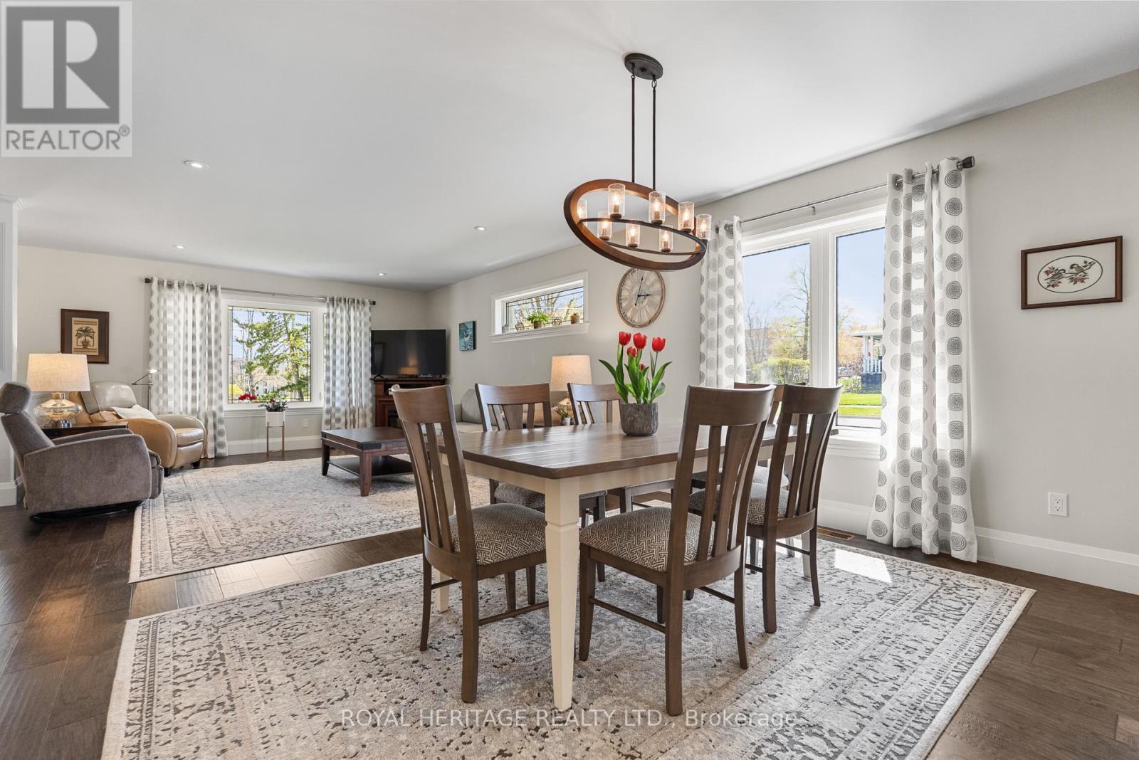 16 Regent Street, Kawartha Lakes (Lindsay), Ontario  K9V 3T7 - Photo 4 - X12140639