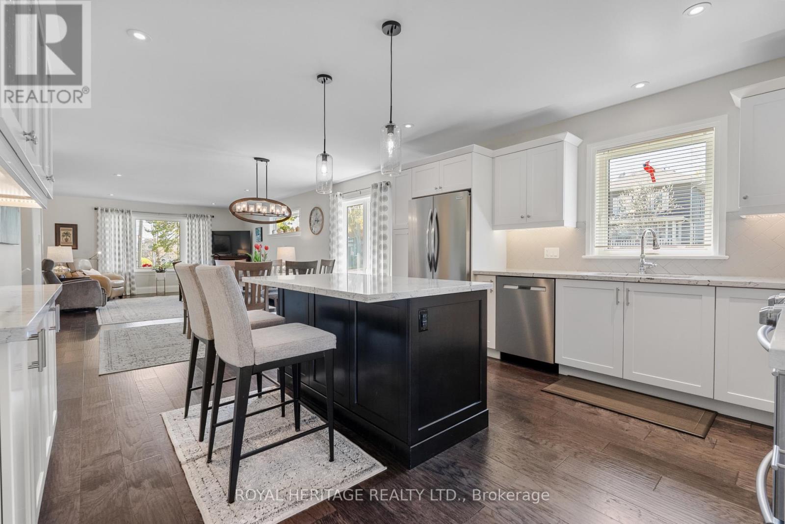 16 Regent Street, Kawartha Lakes (Lindsay), Ontario  K9V 3T7 - Photo 9 - X12140639