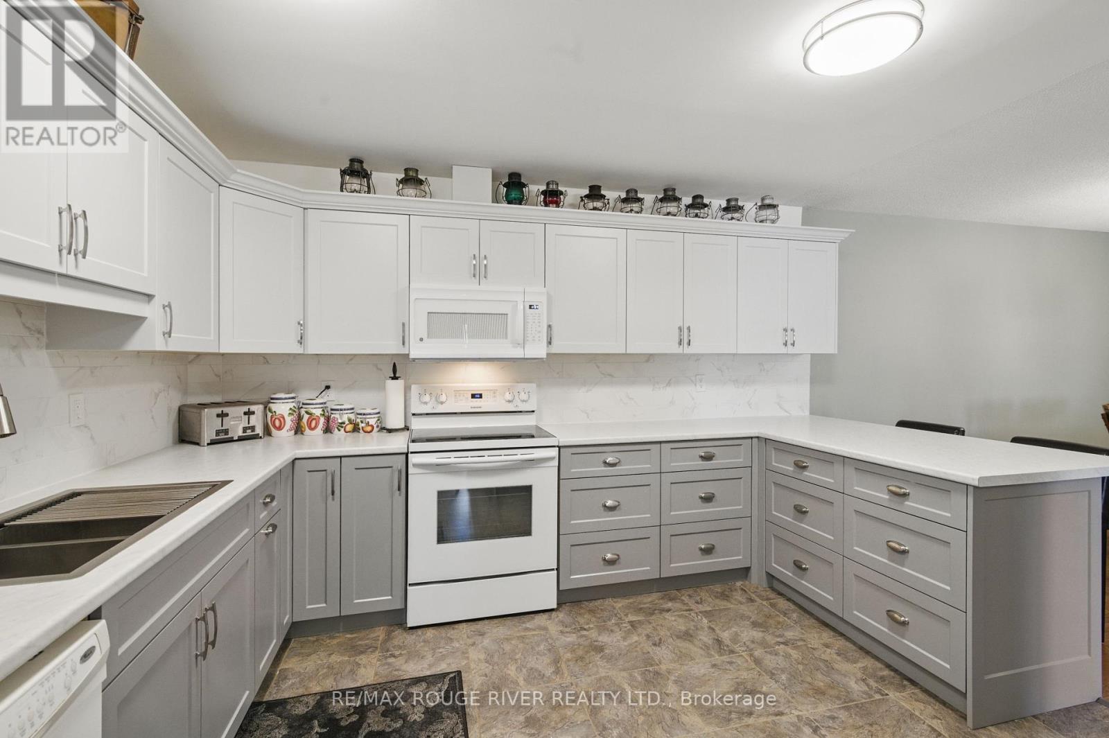 222 - 475 Parkhill Road W, Peterborough Central (North), Ontario  K9H 7M5 - Photo 13 - X12140598