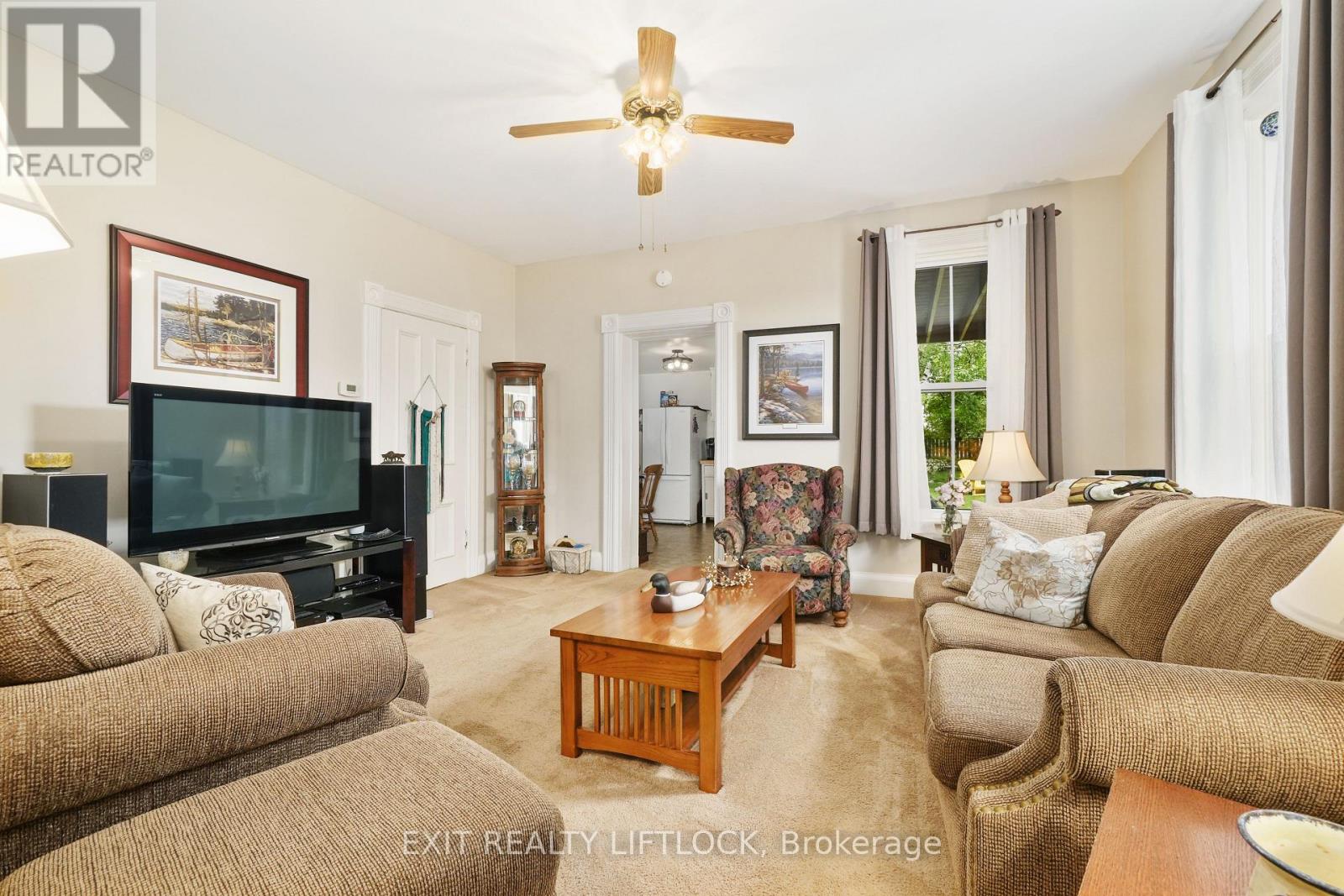 218 Lee Street, Peterborough North (South), Ontario  K9H 5N9 - Photo 11 - X12140850