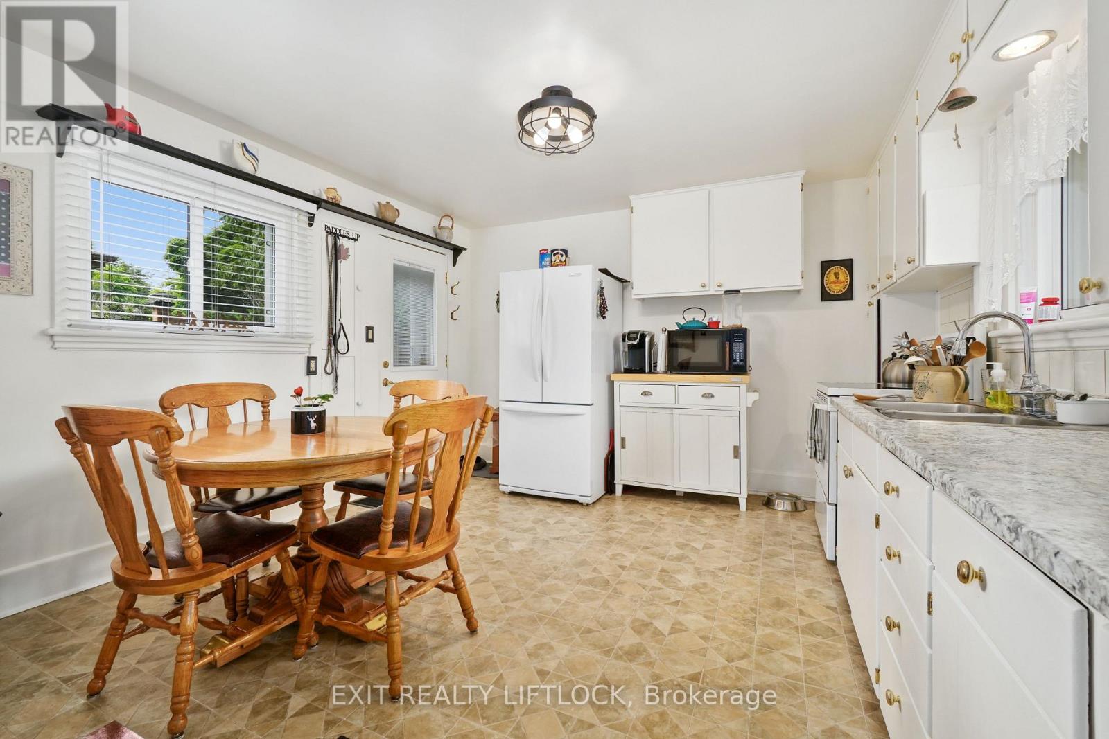 218 Lee Street, Peterborough North (South), Ontario  K9H 5N9 - Photo 15 - X12140850