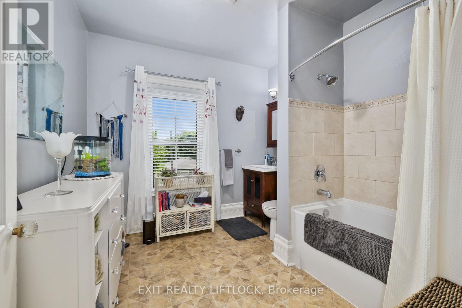 218 Lee Street, Peterborough North (South), Ontario  K9H 5N9 - Photo 25 - X12140850
