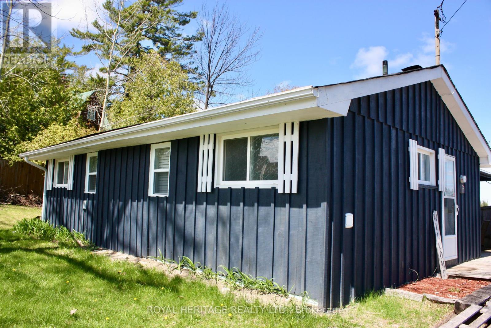 837 Fife's Bay Marina Lane, Selwyn, Ontario  K9J 6X3 - Photo 19 - X12140866