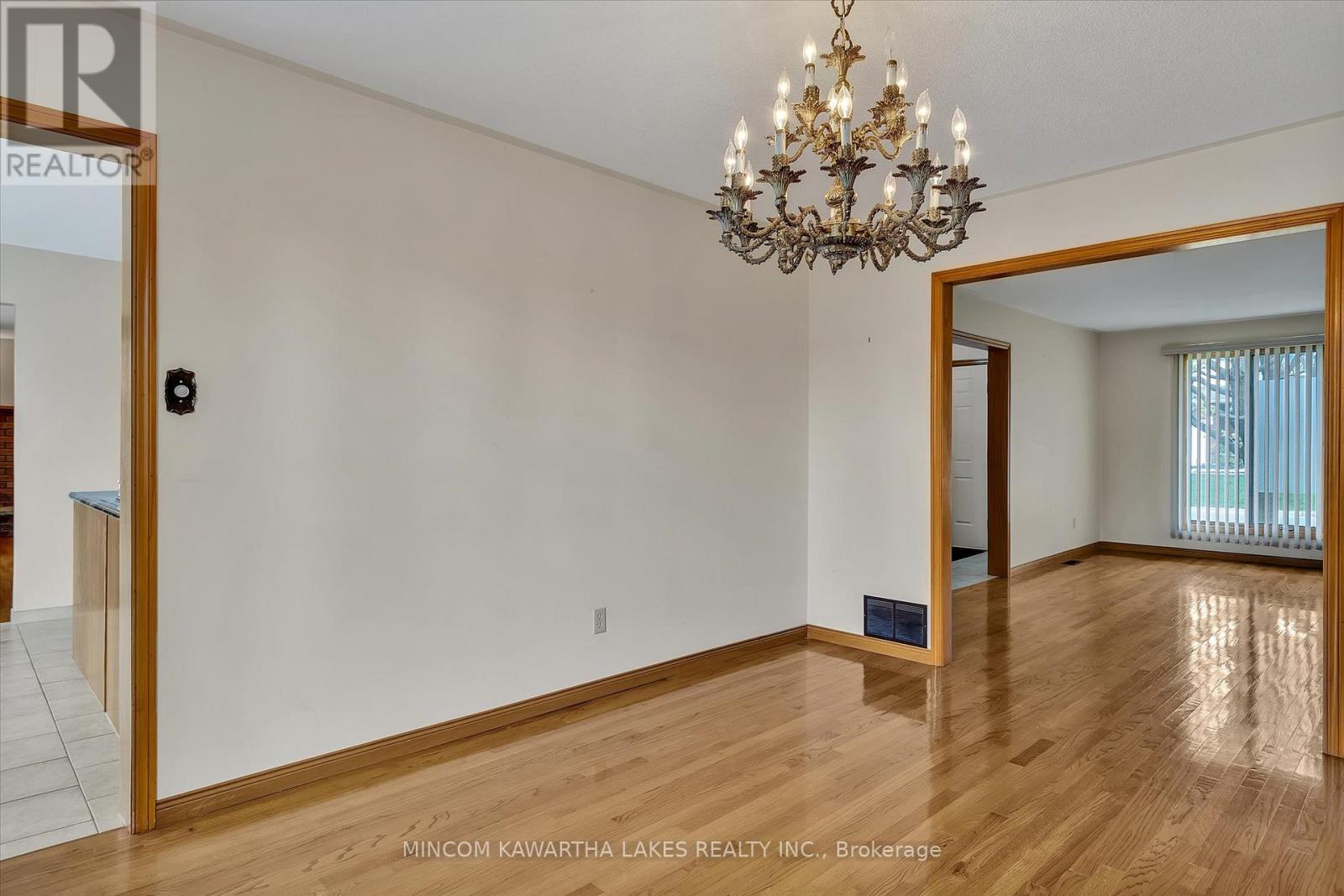 1914 Parkwood Circle, Peterborough West (North), Ontario  K9J 8C6 - Photo 10 - X12141077