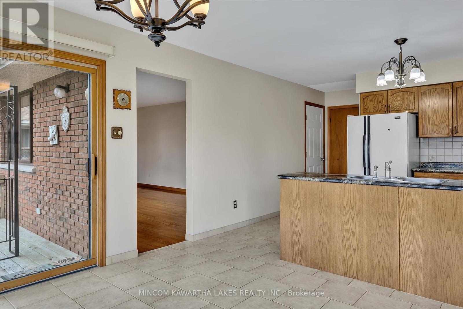 1914 Parkwood Circle, Peterborough West (North), Ontario  K9J 8C6 - Photo 12 - X12141077