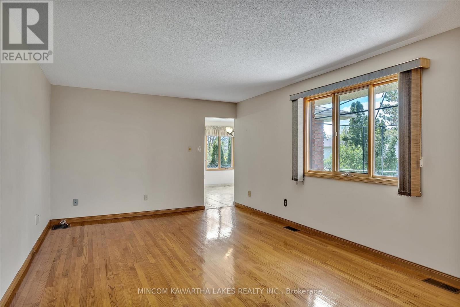 1914 Parkwood Circle, Peterborough West (North), Ontario  K9J 8C6 - Photo 20 - X12141077