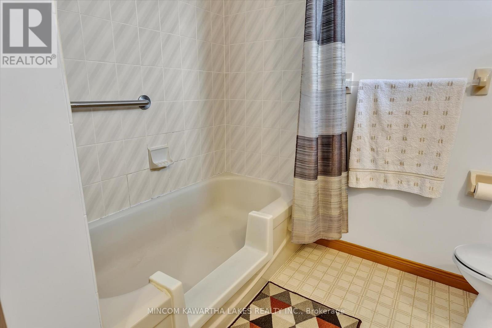 1914 Parkwood Circle, Peterborough West (North), Ontario  K9J 8C6 - Photo 24 - X12141077