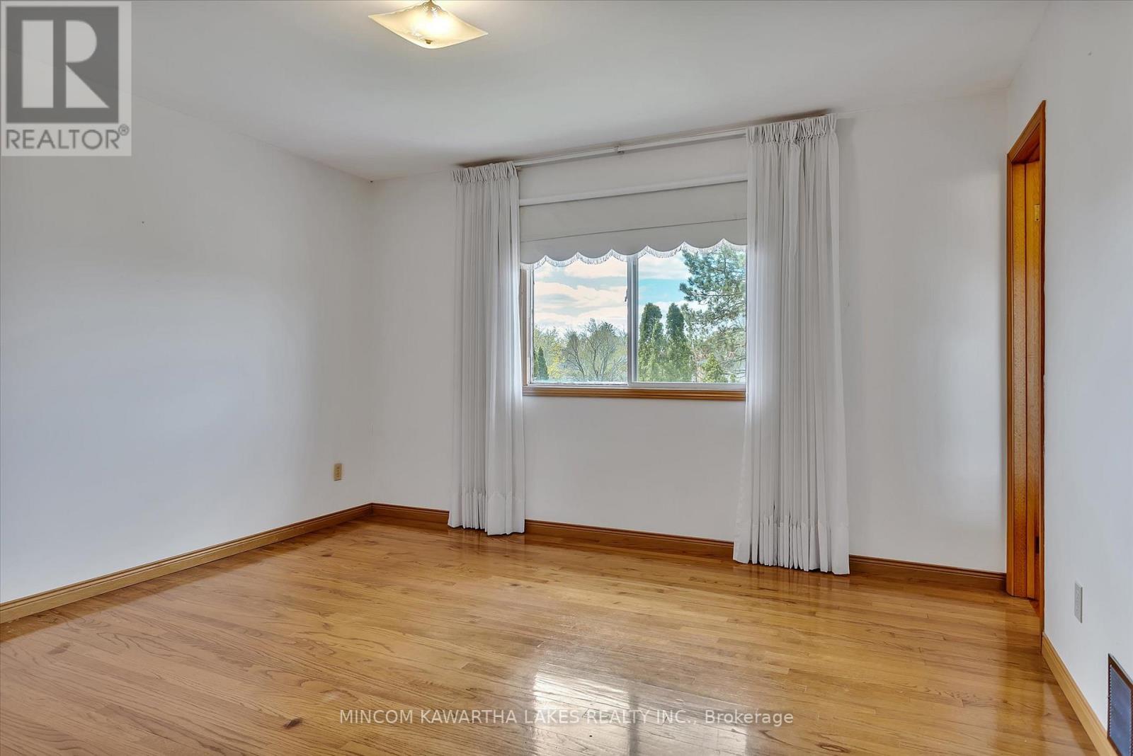 1914 Parkwood Circle, Peterborough West (North), Ontario  K9J 8C6 - Photo 25 - X12141077