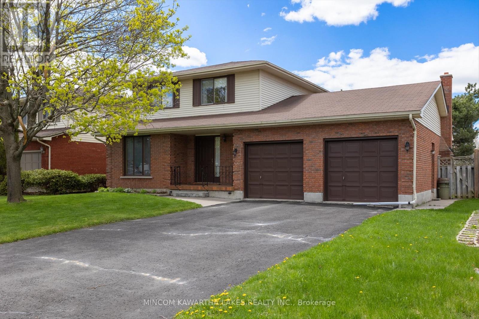 1914 Parkwood Circle, Peterborough West (North), Ontario  K9J 8C6 - Photo 3 - X12141077