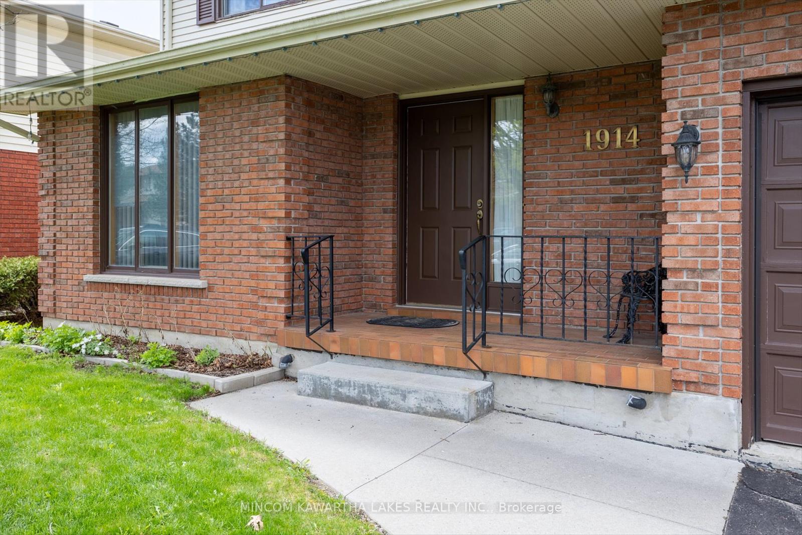1914 Parkwood Circle, Peterborough West (North), Ontario  K9J 8C6 - Photo 4 - X12141077