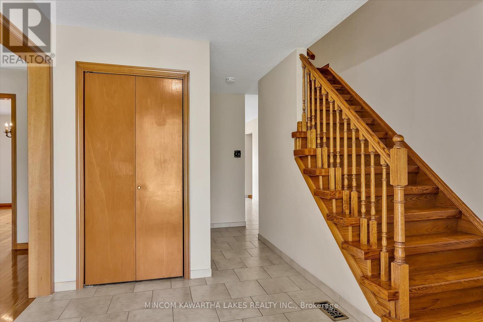 1914 Parkwood Circle, Peterborough West (North), Ontario  K9J 8C6 - Photo 5 - X12141077