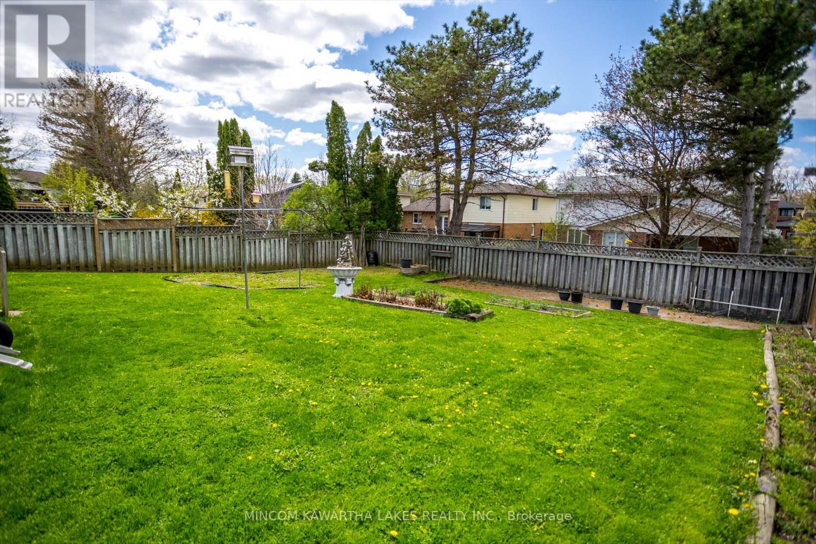 1914 Parkwood Circle, Peterborough West (North), Ontario  K9J 8C6 - Photo 50 - X12141077
