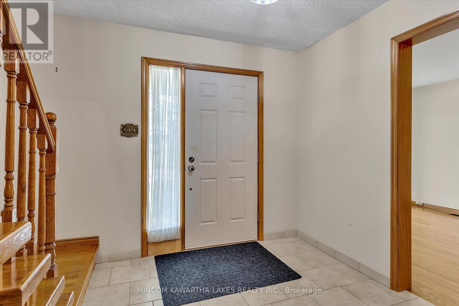 1914 Parkwood Circle, Peterborough West (North), Ontario  K9J 8C6 - Photo 6 - X12141077