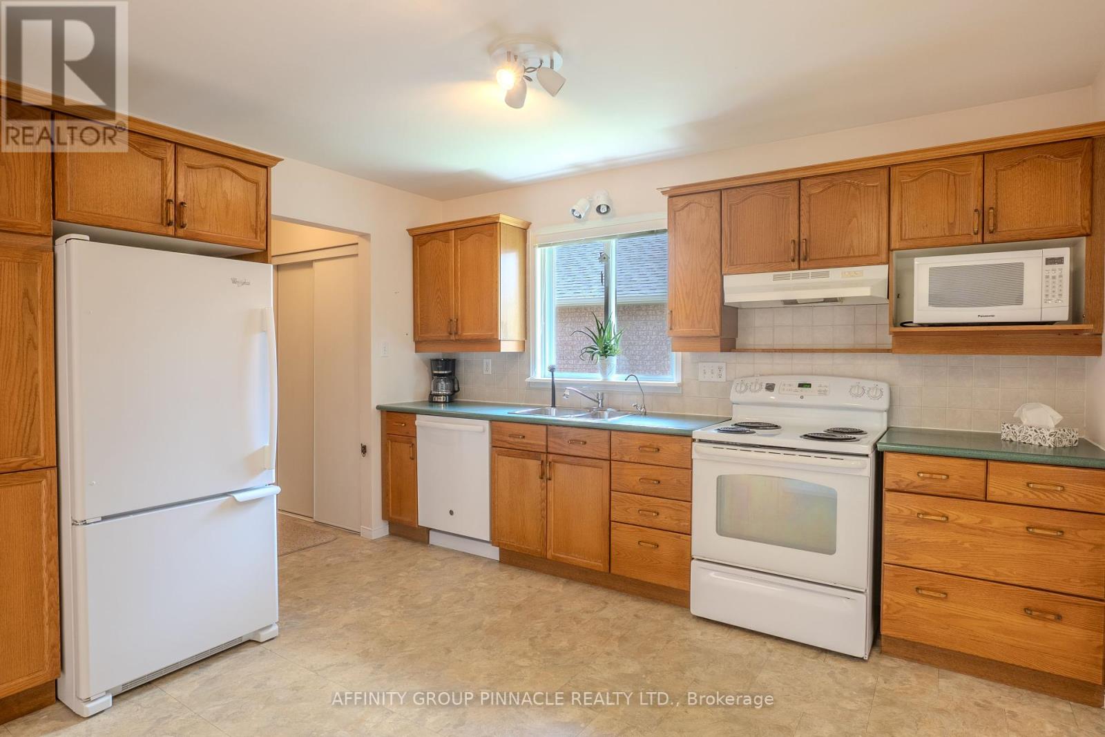 7 Whitney Court N, Kawartha Lakes (Lindsay), Ontario  K9V 6C4 - Photo 11 - X12141168