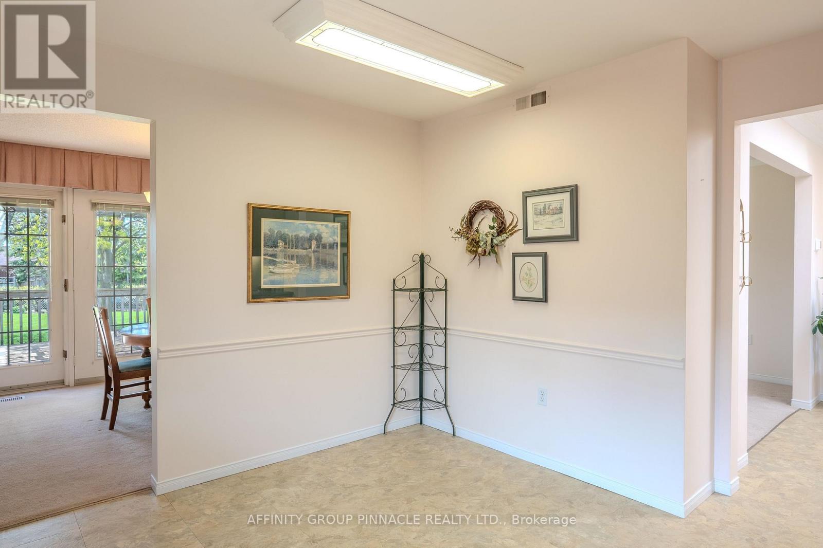 7 Whitney Court N, Kawartha Lakes (Lindsay), Ontario  K9V 6C4 - Photo 17 - X12141168