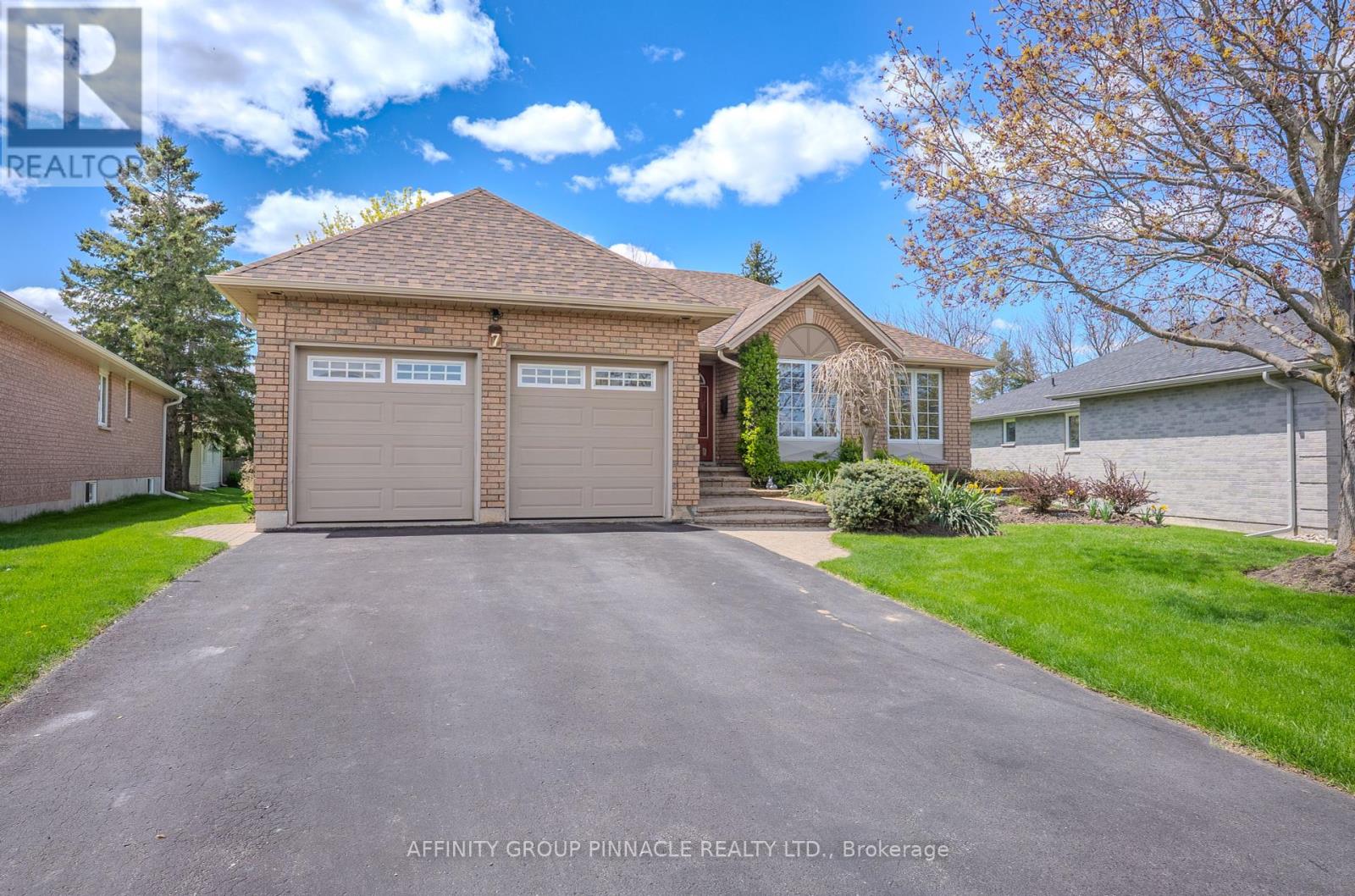7 Whitney Court N, Kawartha Lakes (Lindsay), Ontario  K9V 6C4 - Photo 2 - X12141168