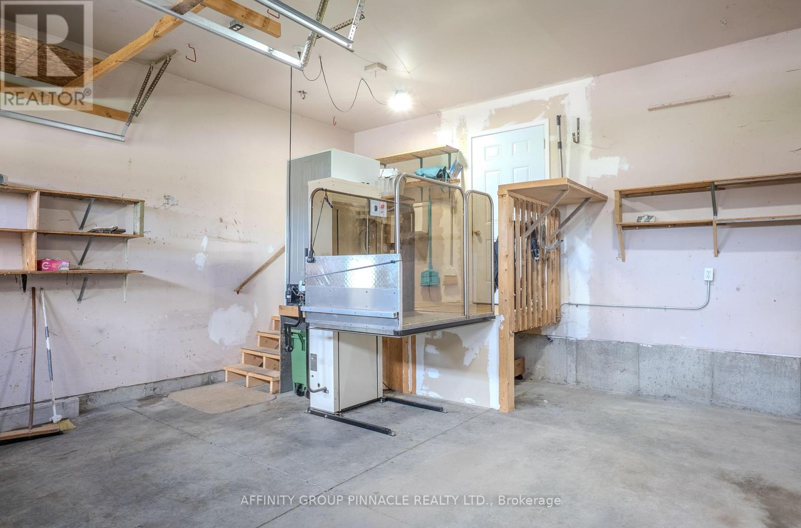 7 Whitney Court N, Kawartha Lakes (Lindsay), Ontario  K9V 6C4 - Photo 37 - X12141168