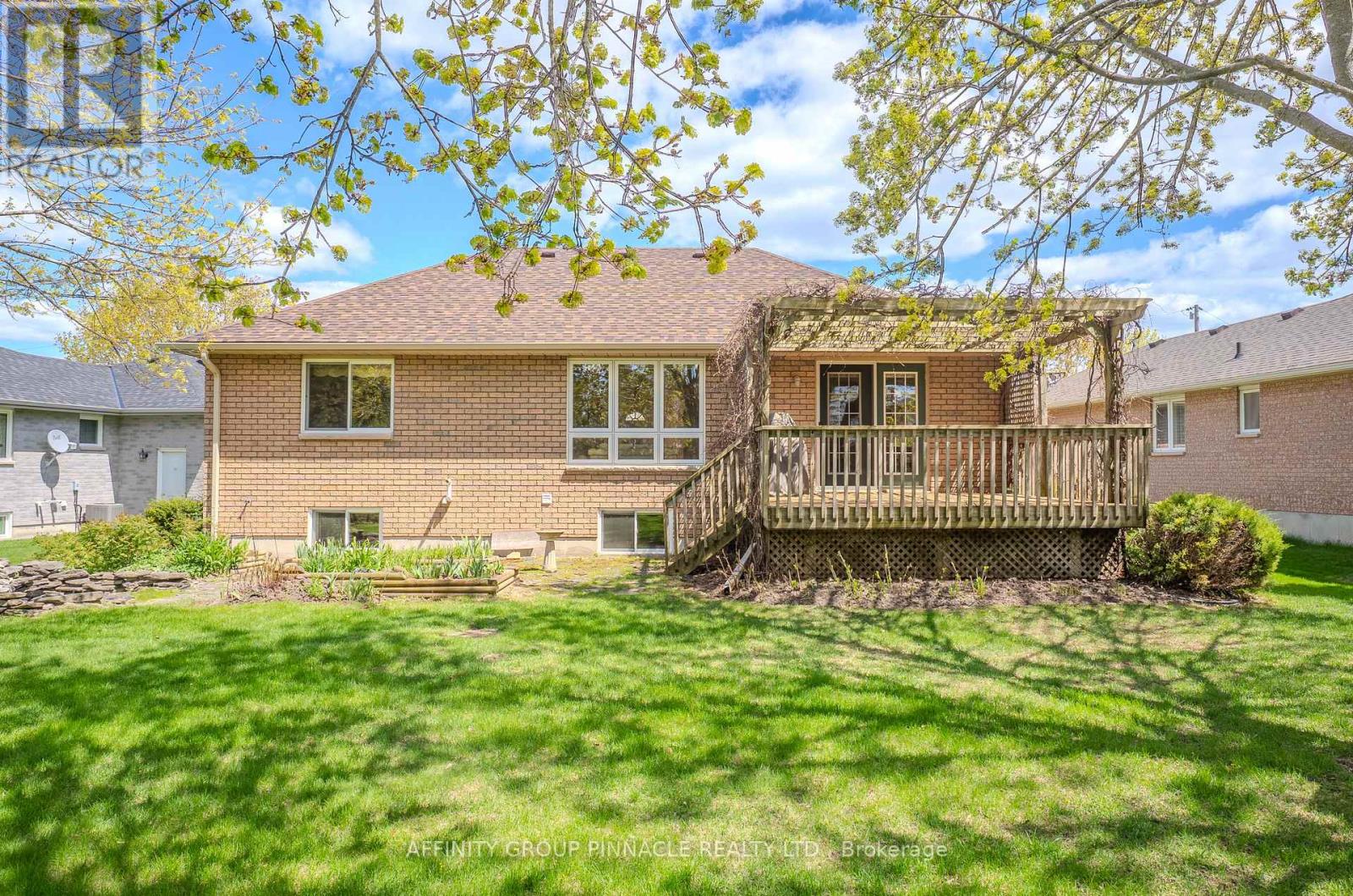 7 Whitney Court N, Kawartha Lakes (Lindsay), Ontario  K9V 6C4 - Photo 4 - X12141168