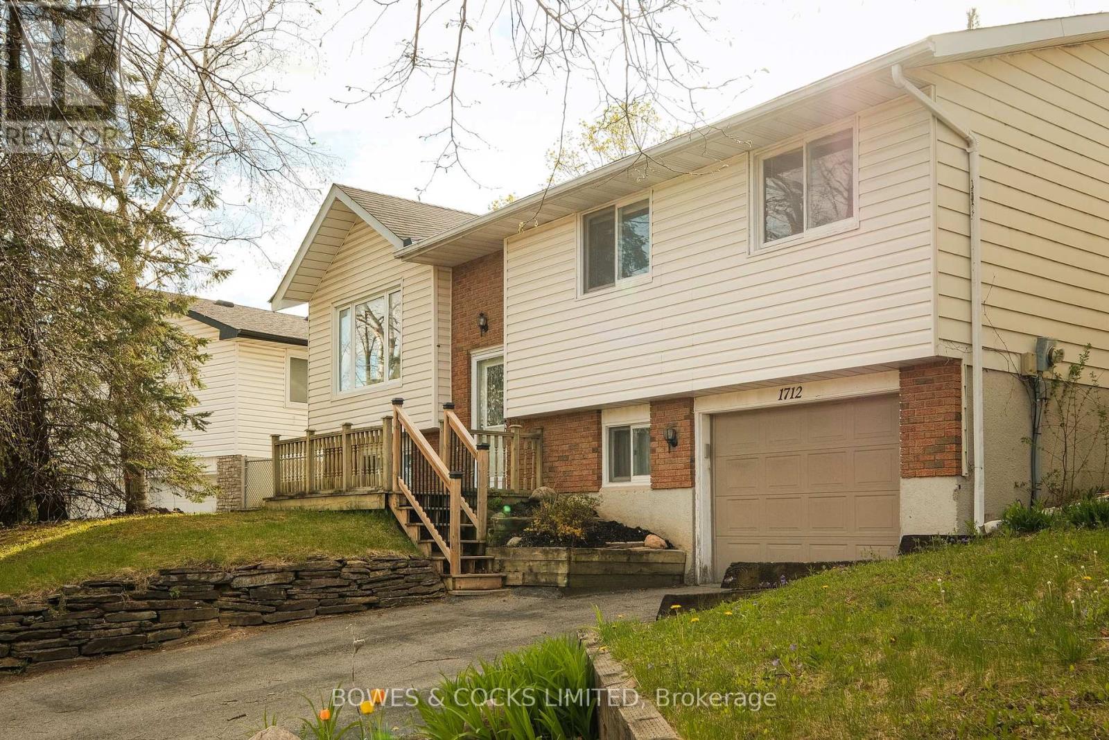 1712 Redwood Drive, Peterborough West (Central), Ontario  K9K 1M3 - Photo 2 - X12141200