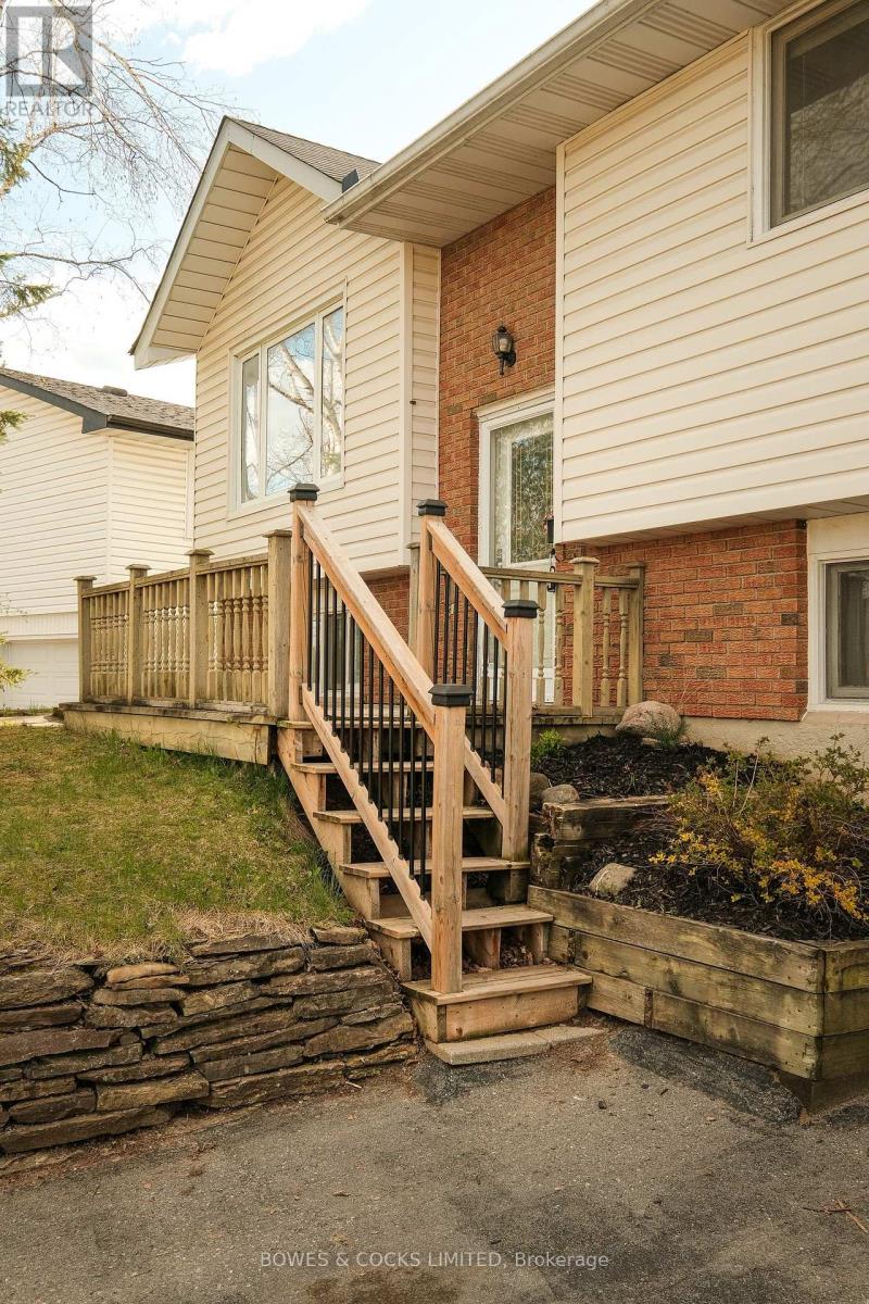 1712 Redwood Drive, Peterborough West (Central), Ontario  K9K 1M3 - Photo 3 - X12141200