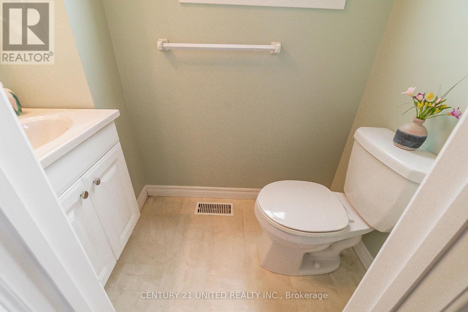 2078 Walker Avenue, Peterborough East (South), Ontario  K9L 1S1 - Photo 11 - X12141261