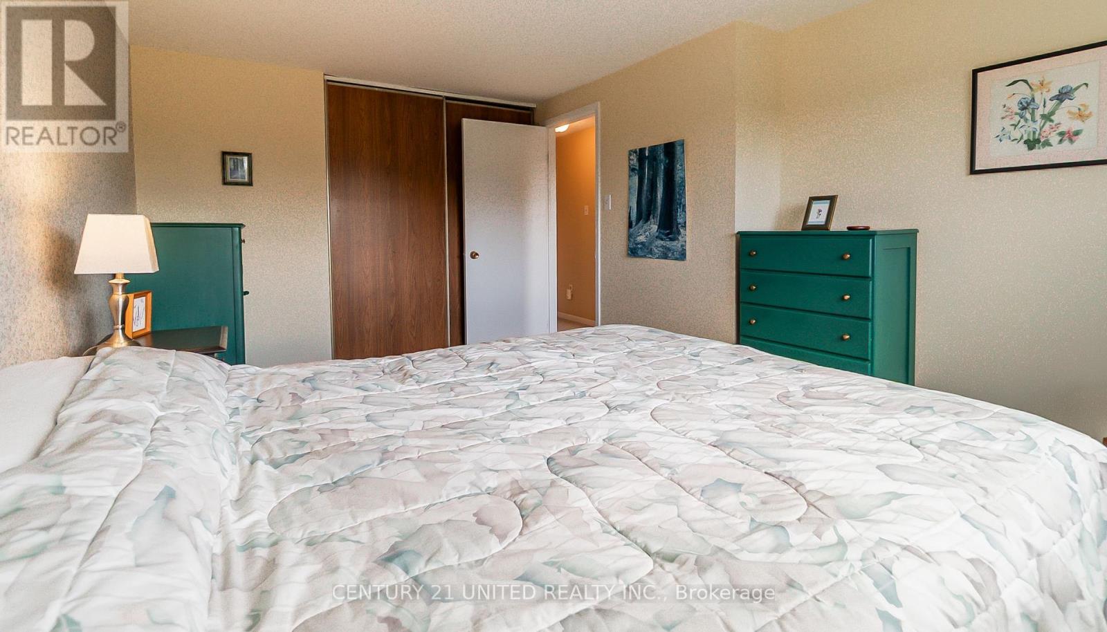 2078 Walker Avenue, Peterborough East (South), Ontario  K9L 1S1 - Photo 13 - X12141261