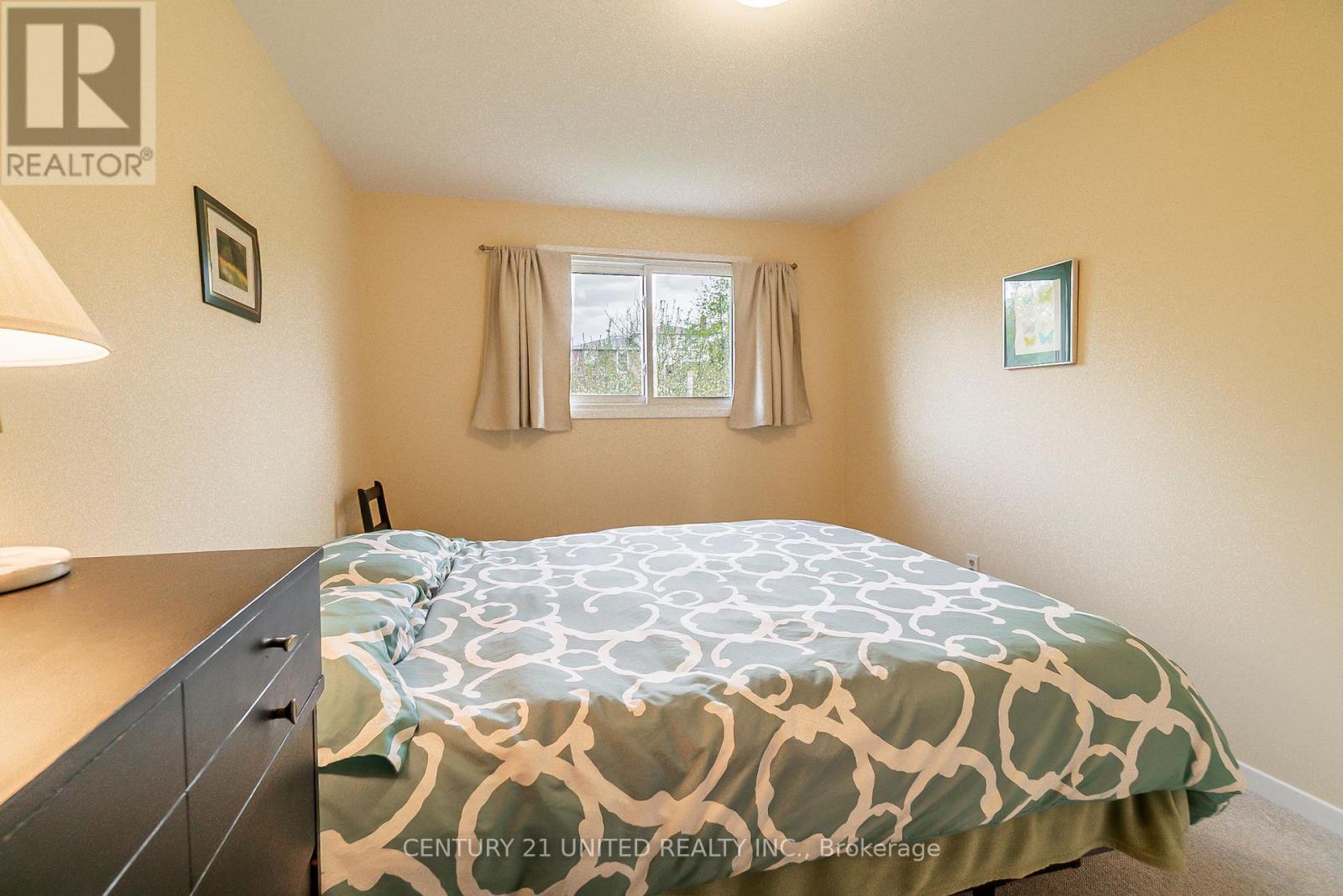 2078 Walker Avenue, Peterborough East (South), Ontario  K9L 1S1 - Photo 14 - X12141261