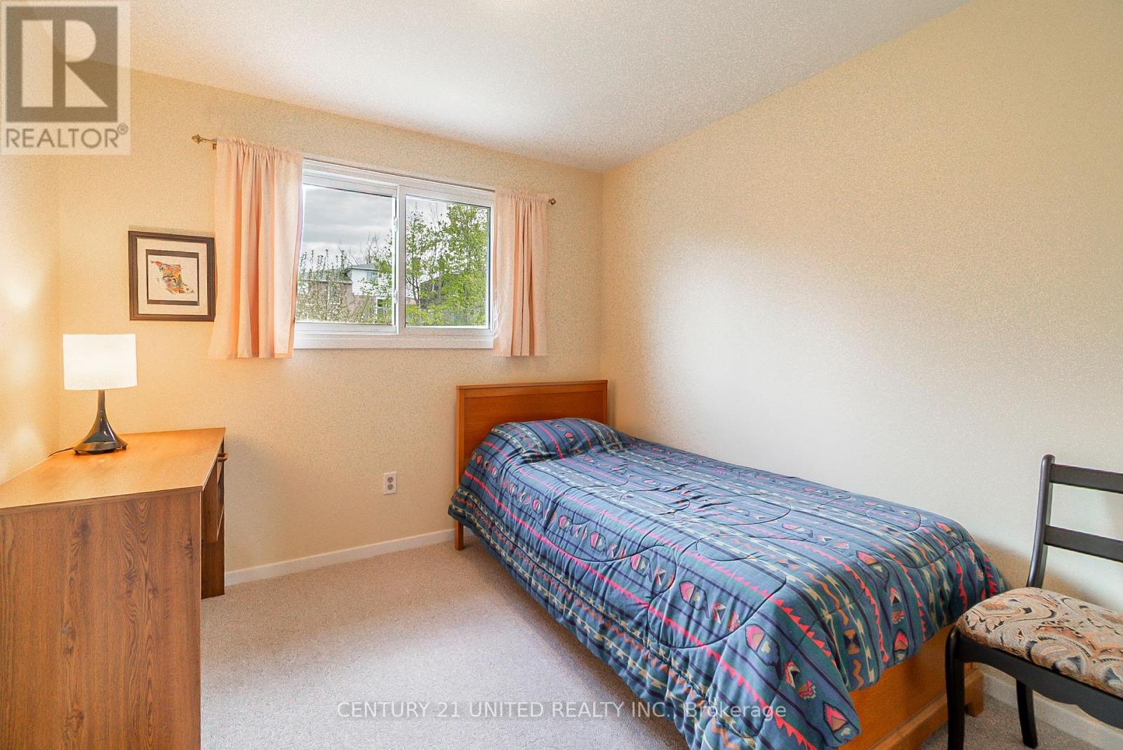 2078 Walker Avenue, Peterborough East (South), Ontario  K9L 1S1 - Photo 15 - X12141261