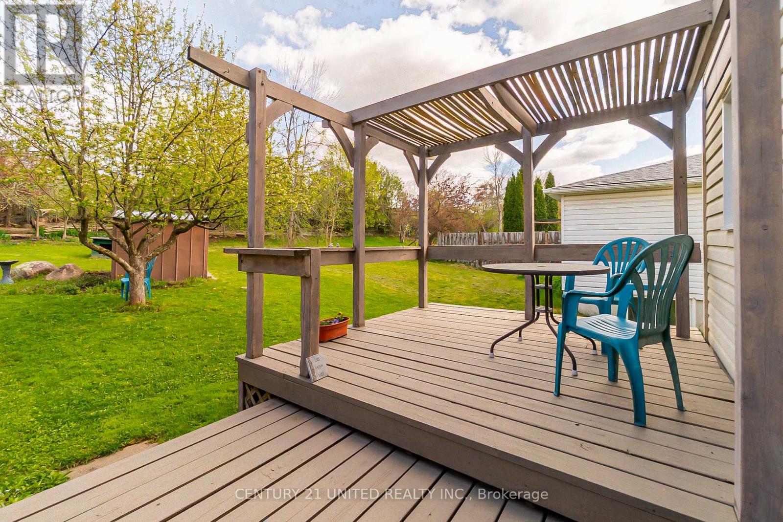 2078 Walker Avenue, Peterborough East (South), Ontario  K9L 1S1 - Photo 18 - X12141261