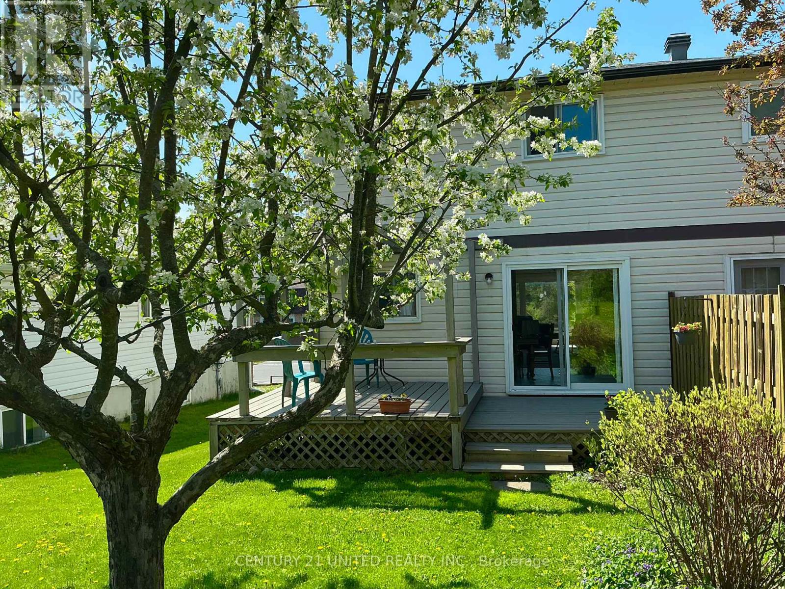2078 Walker Avenue, Peterborough East (South), Ontario  K9L 1S1 - Photo 21 - X12141261