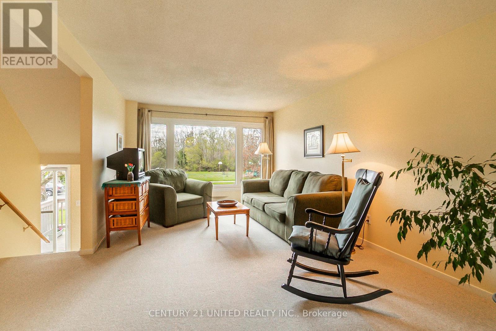 2078 Walker Avenue, Peterborough East (South), Ontario  K9L 1S1 - Photo 4 - X12141261