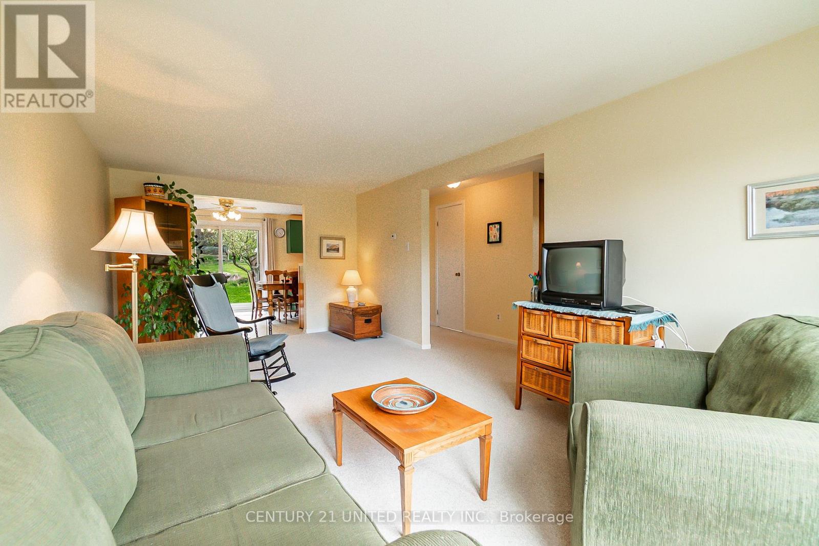 2078 Walker Avenue, Peterborough East (South), Ontario  K9L 1S1 - Photo 5 - X12141261