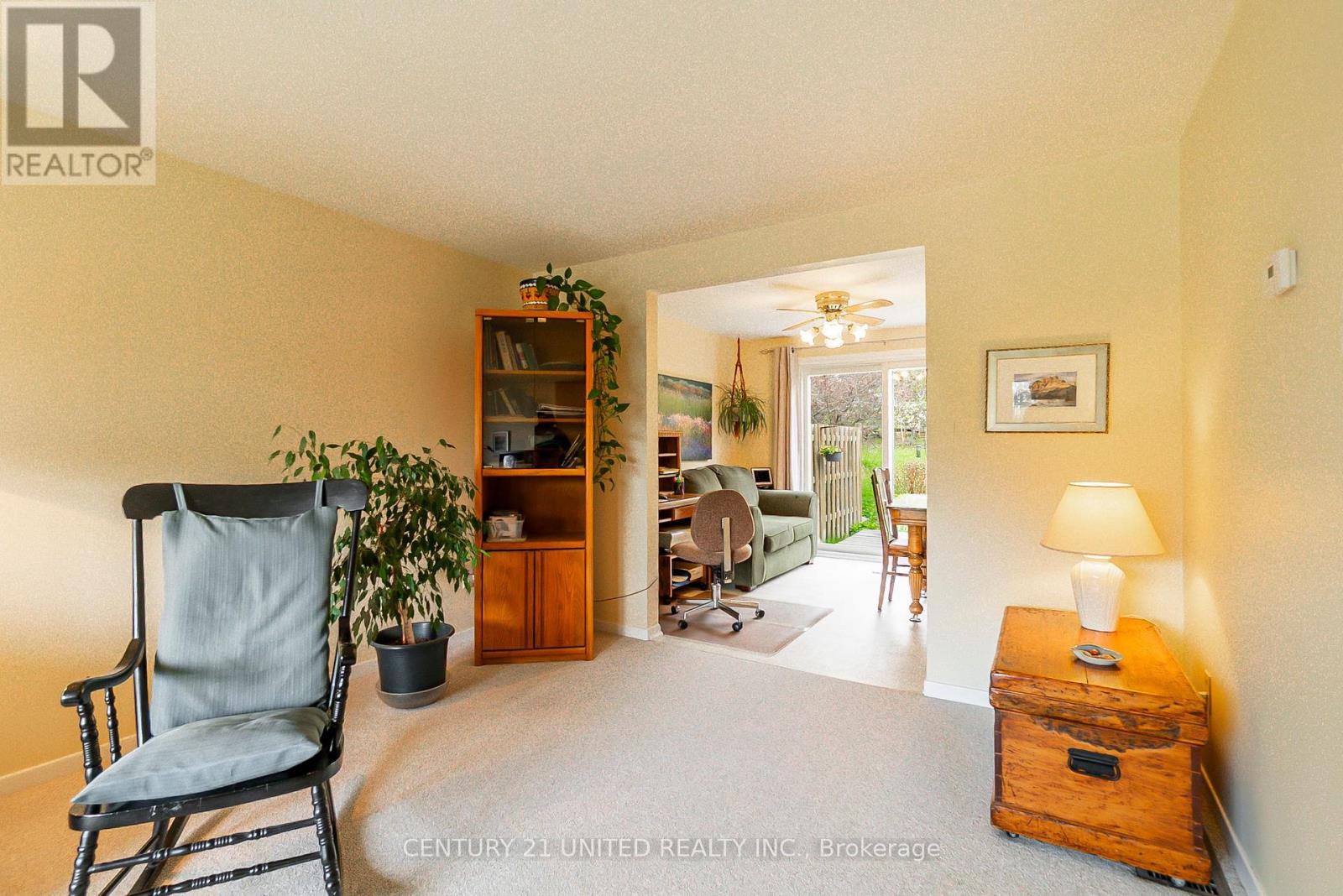 2078 Walker Avenue, Peterborough East (South), Ontario  K9L 1S1 - Photo 6 - X12141261