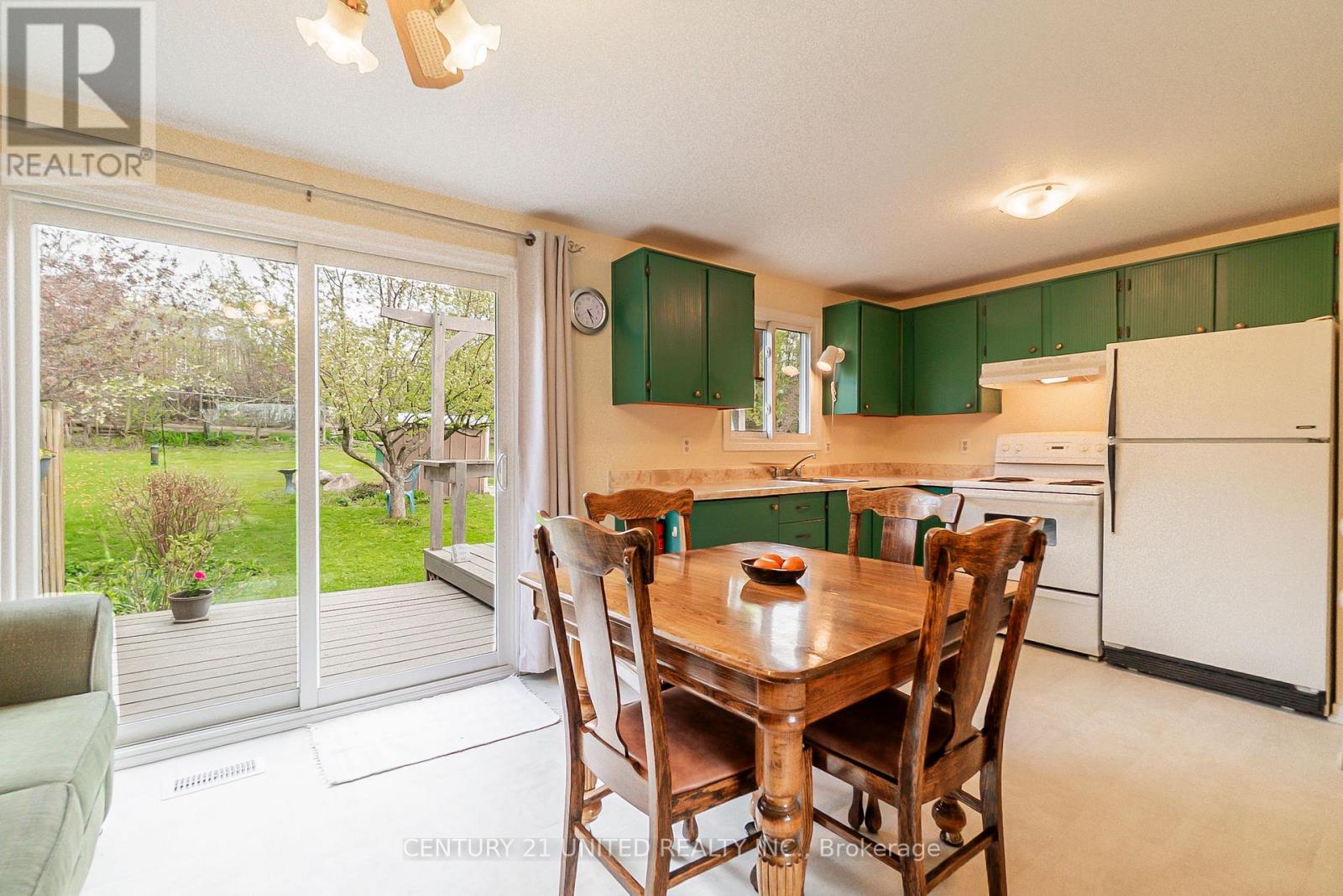 2078 Walker Avenue, Peterborough East (South), Ontario  K9L 1S1 - Photo 7 - X12141261