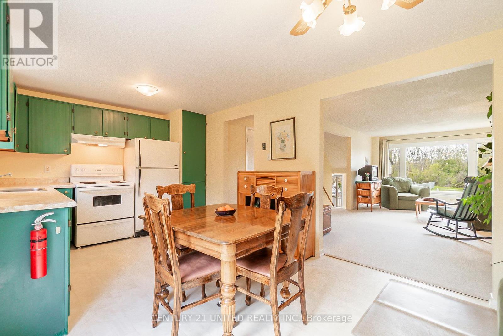 2078 Walker Avenue, Peterborough East (South), Ontario  K9L 1S1 - Photo 8 - X12141261