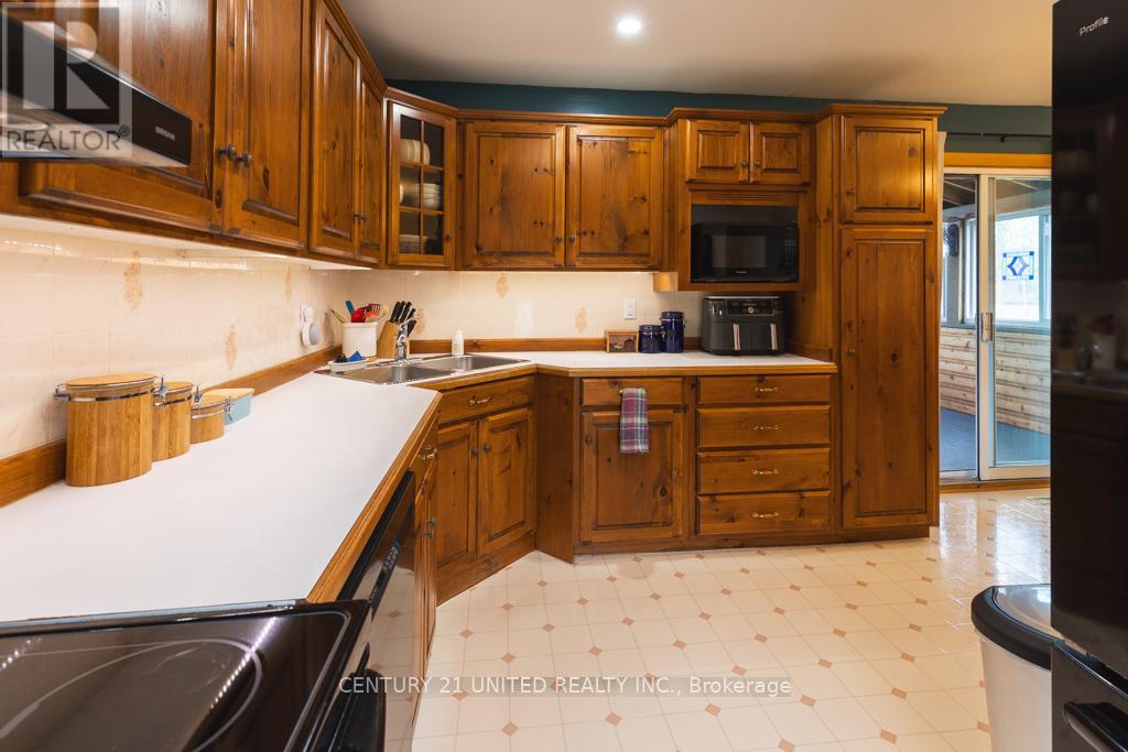 960 Barnardo Avenue, Peterborough North (South), Ontario  K9H 5X1 - Photo 11 - X12141585